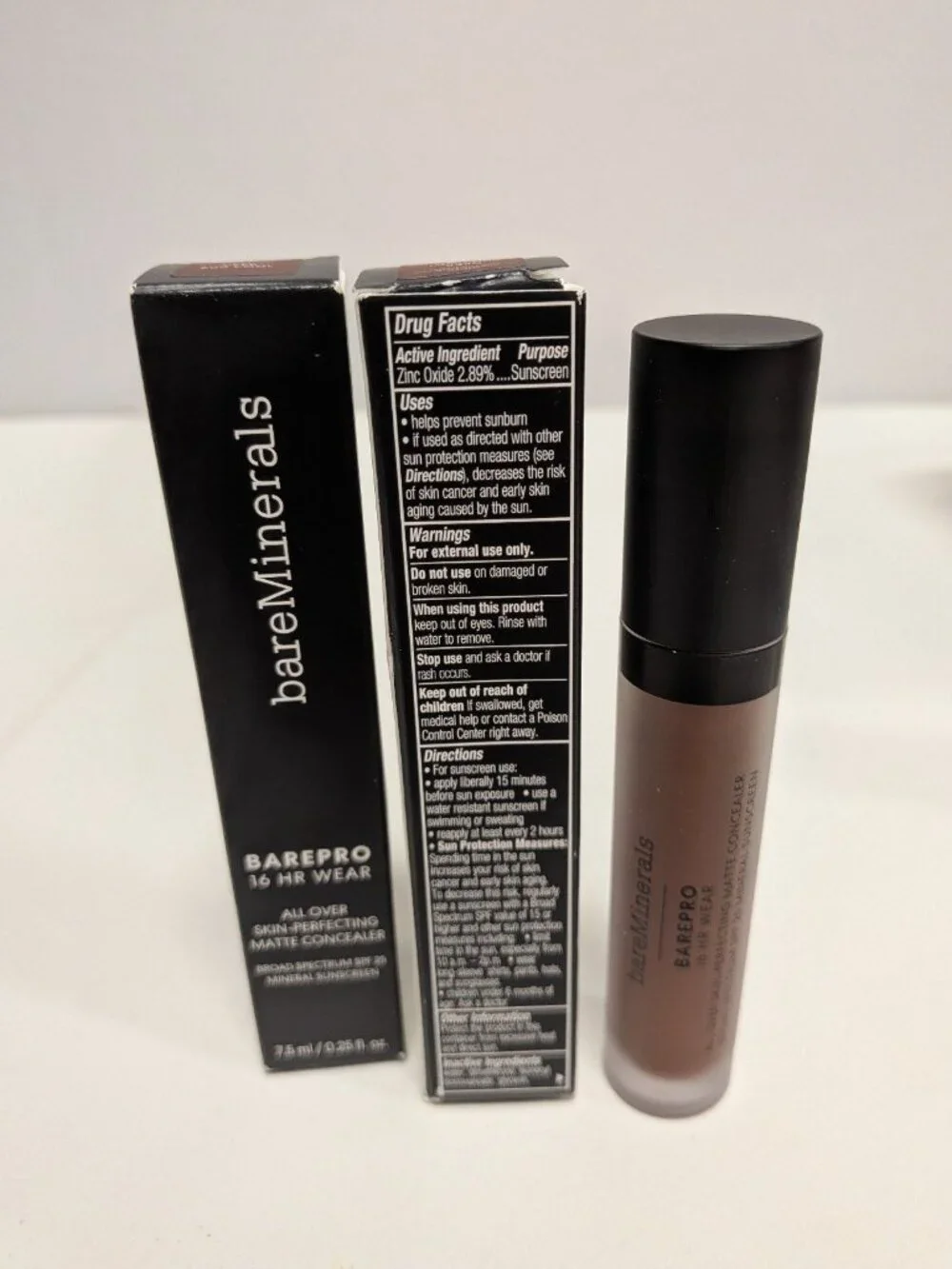 2 Bare Minerals BAREPRO® 16HR All Over Skin-Perfecting Matte Concealer